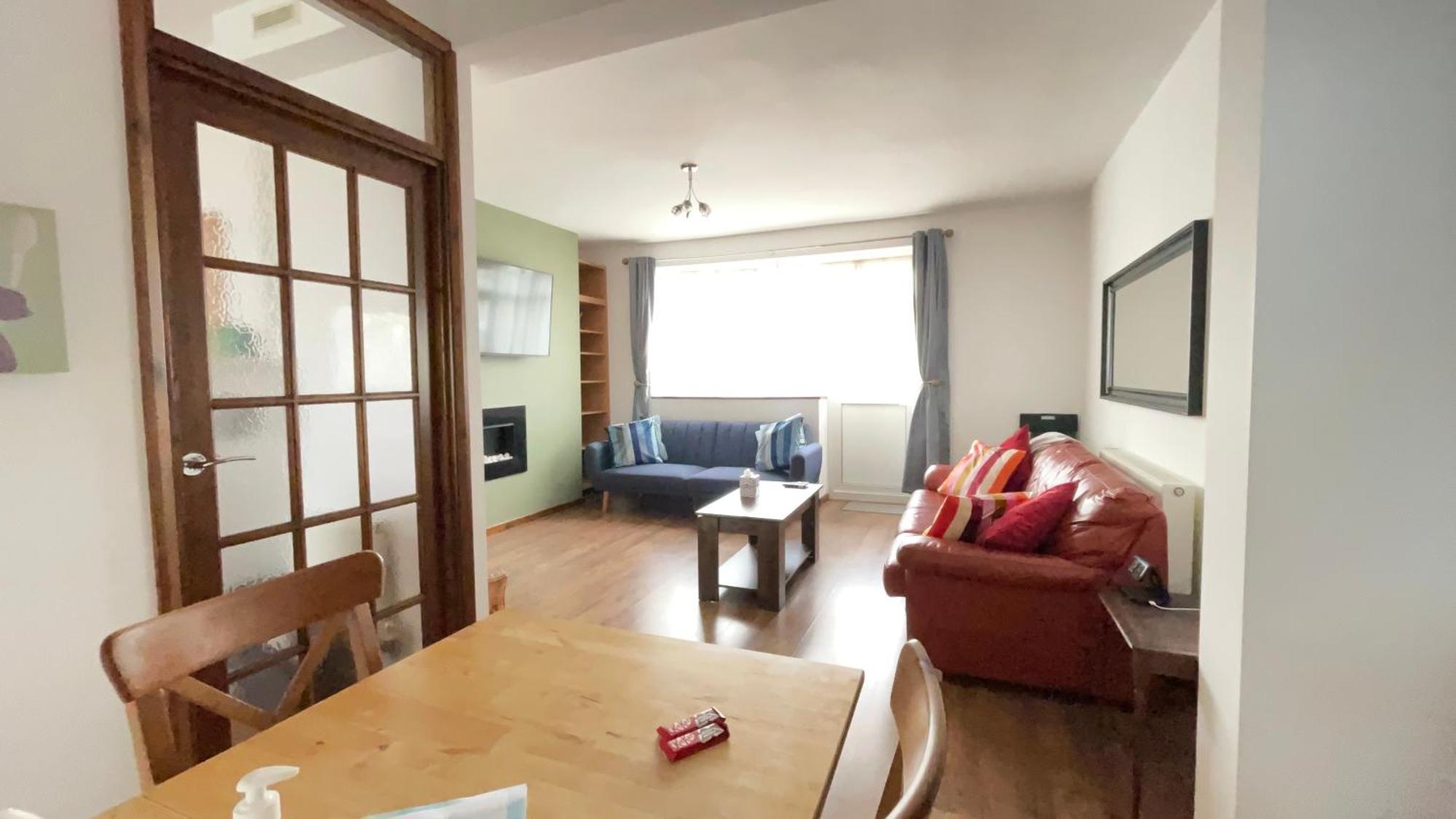 2 Bedrooms 2 Stations Лондон Екстер'єр фото