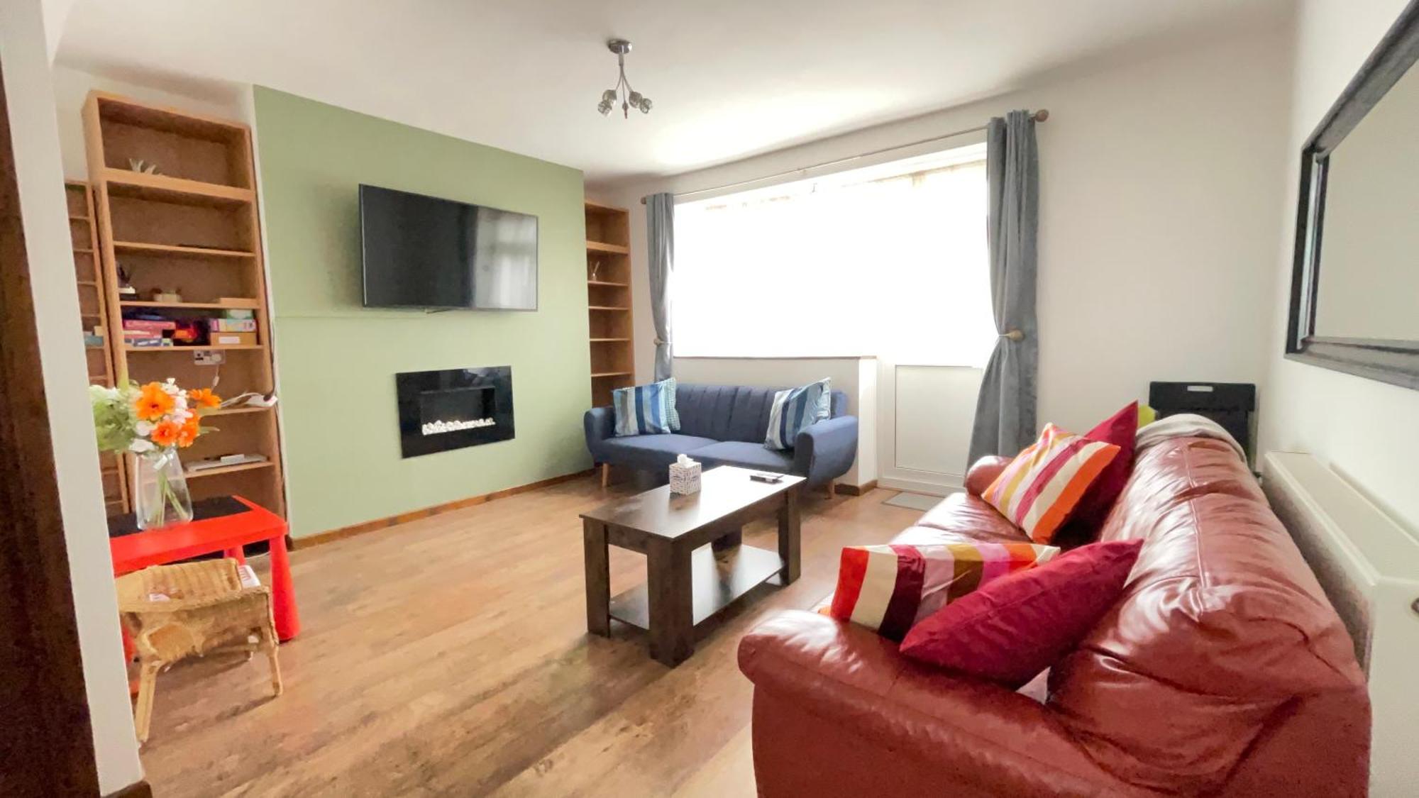 2 Bedrooms 2 Stations Лондон Екстер'єр фото