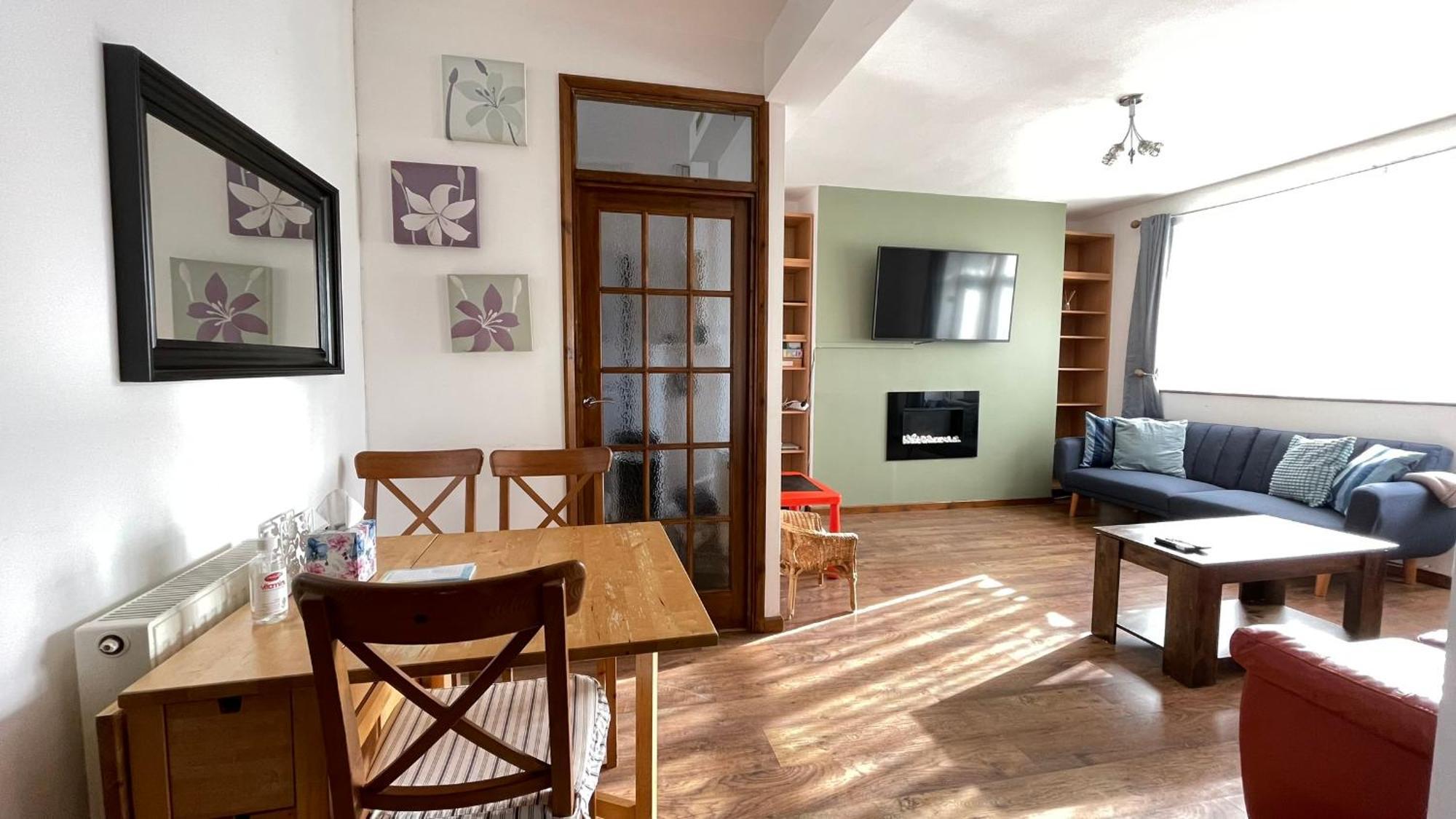 2 Bedrooms 2 Stations Лондон Екстер'єр фото