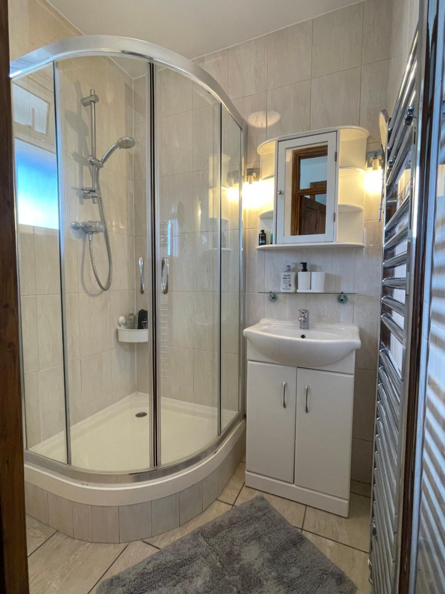 2 Bedrooms 2 Stations Лондон Екстер'єр фото