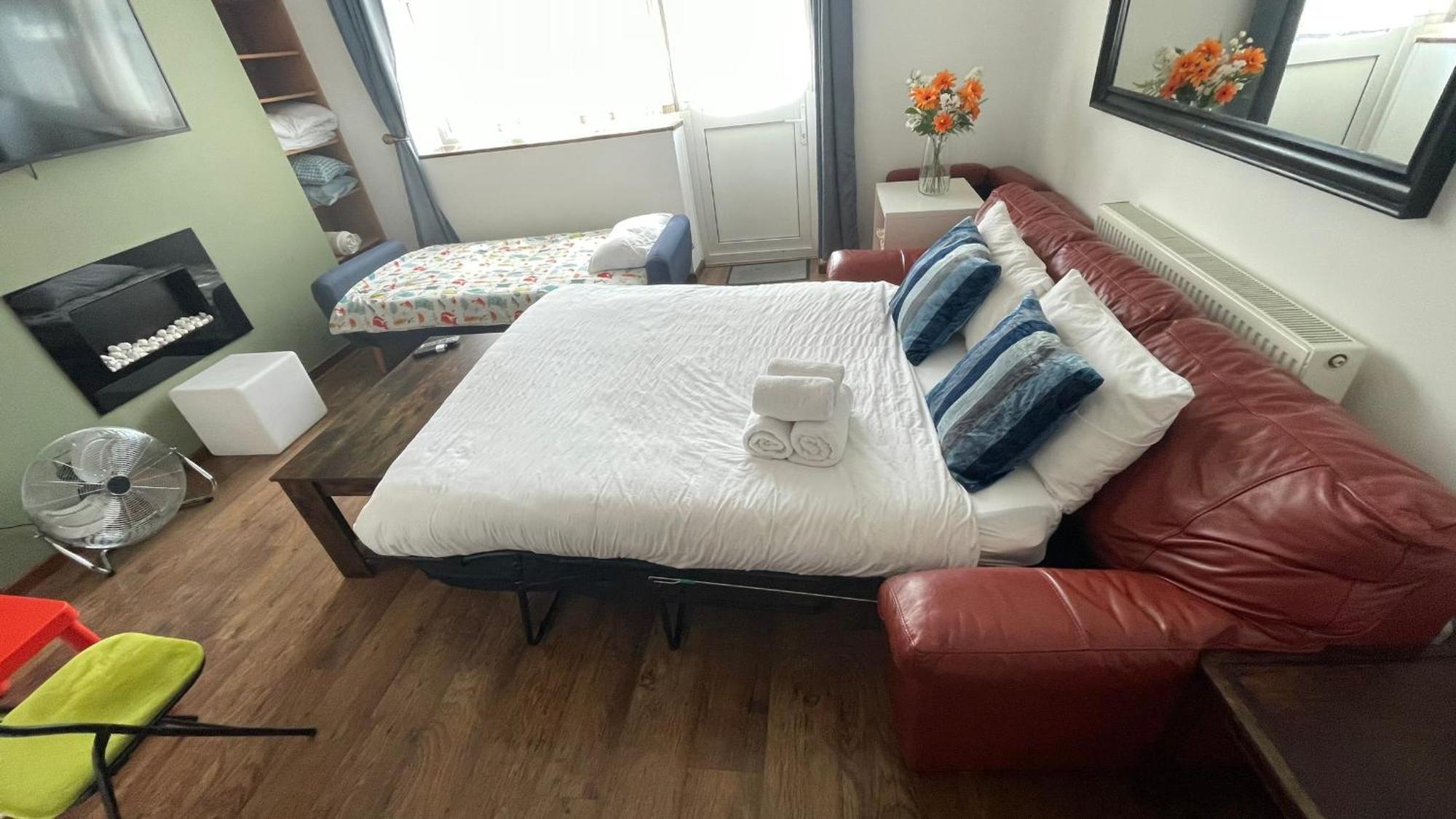 2 Bedrooms 2 Stations Лондон Екстер'єр фото