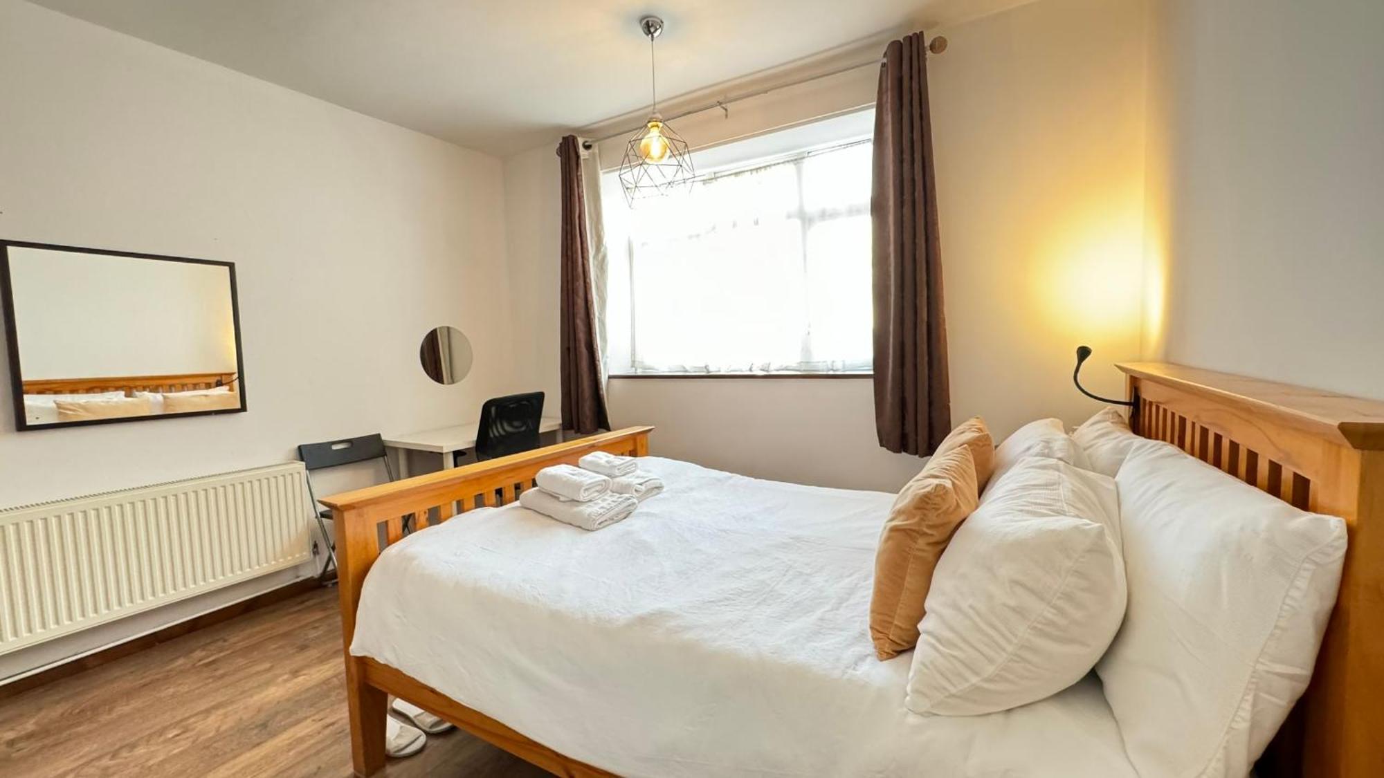 2 Bedrooms 2 Stations Лондон Екстер'єр фото